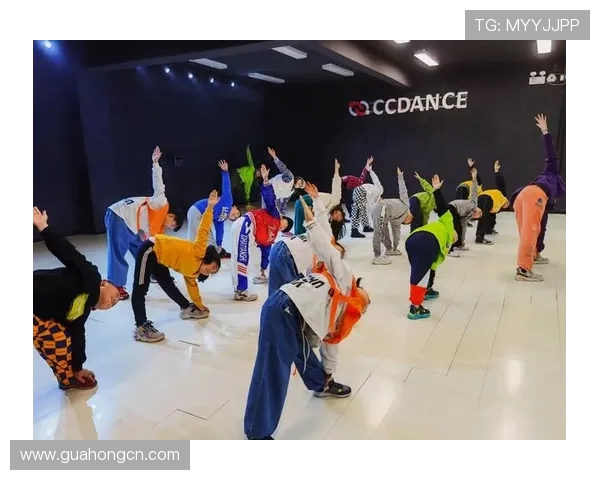 成都街舞队整体压制现象解析与街舞文化的深层影响探讨